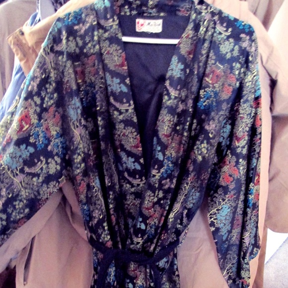 Vintage embroidered Silk 3/4 length Robe